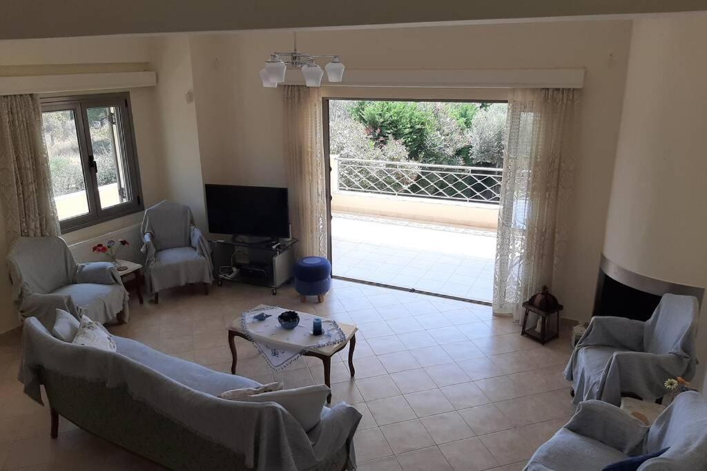 Seaside Villa Andronikos Amarynthos Bagian luar foto